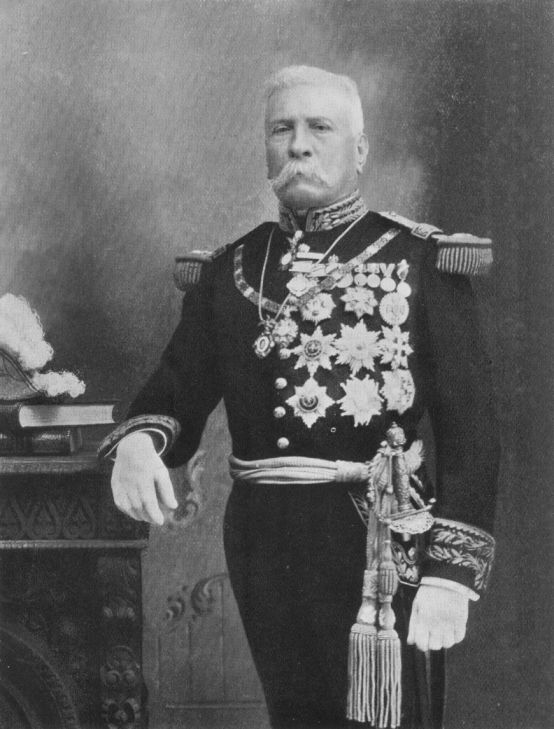 Formal portrait of Porfirio Díaz in military uniform decorated with medals